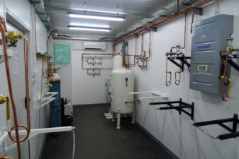 Container oxygen concentrator system